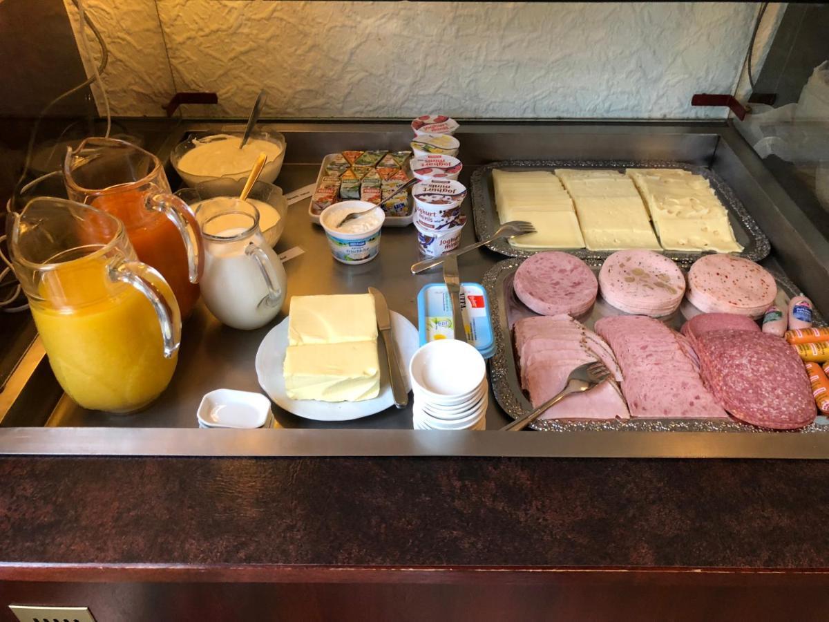 Hotel Garni "Cafe Im Hamm" Zell an der Mosel Dış mekan fotoğraf